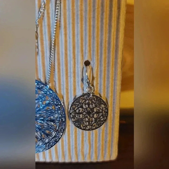 Geometric Necklace and Earring Set - Picture 6 of 8